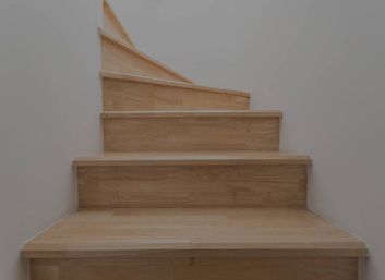 puusta valmistettu portaikko